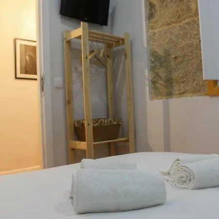 Quarto em Acomodações Particulares Siglas & Runas Ii *