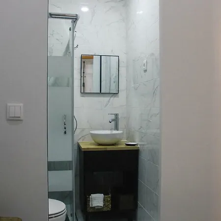 Quarto em Acomodações Particulares Siglas & Runas Ii *